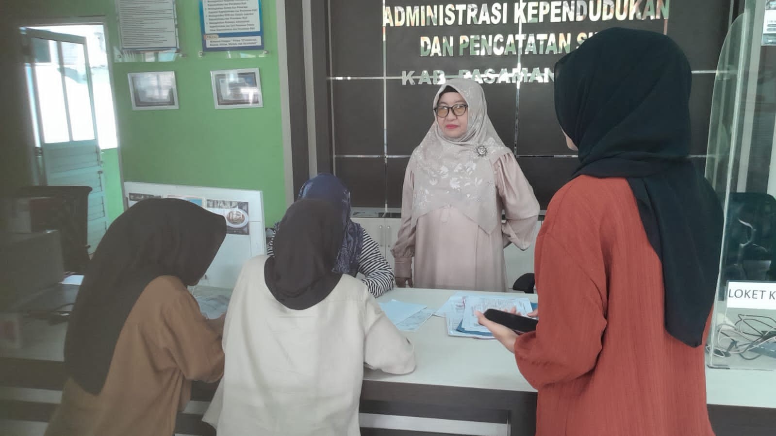 Pelayanan khusus rekam dan cetak ktp di hari libur